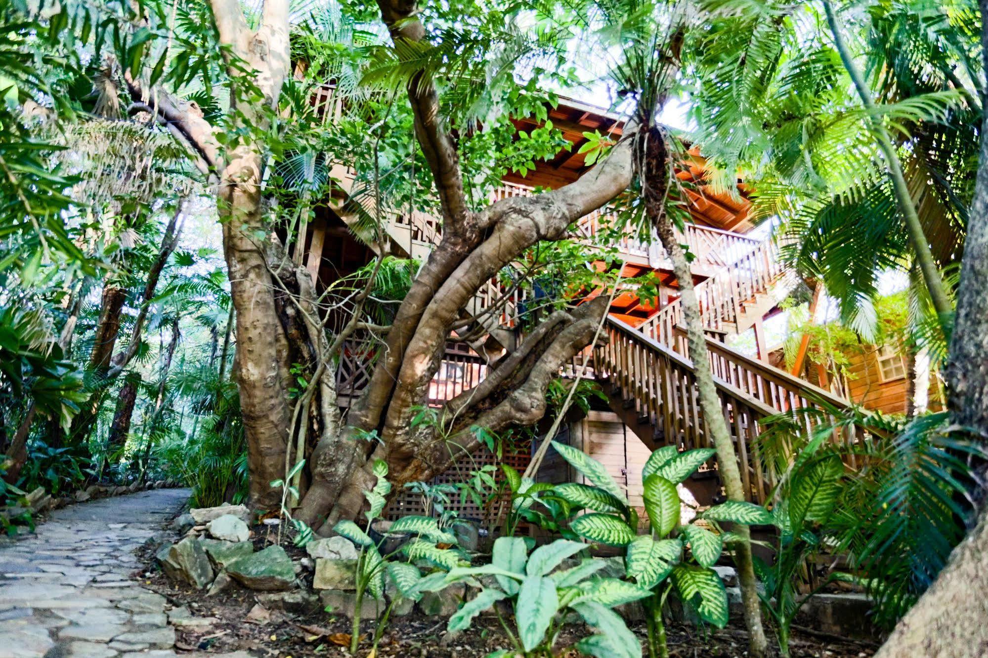 Posada Arco Iris, West End Exterior photo